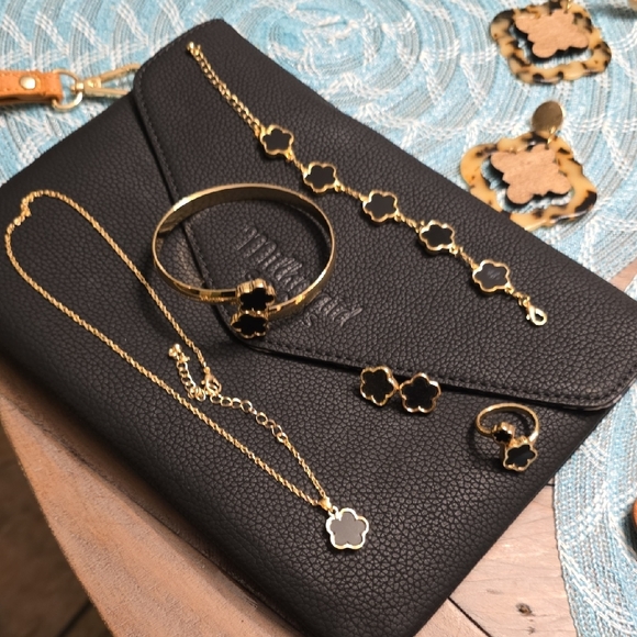 Milkmaid Black Clutch Bag W/ Matching Jewelry Haul. All Included! - Picture 4 of 9